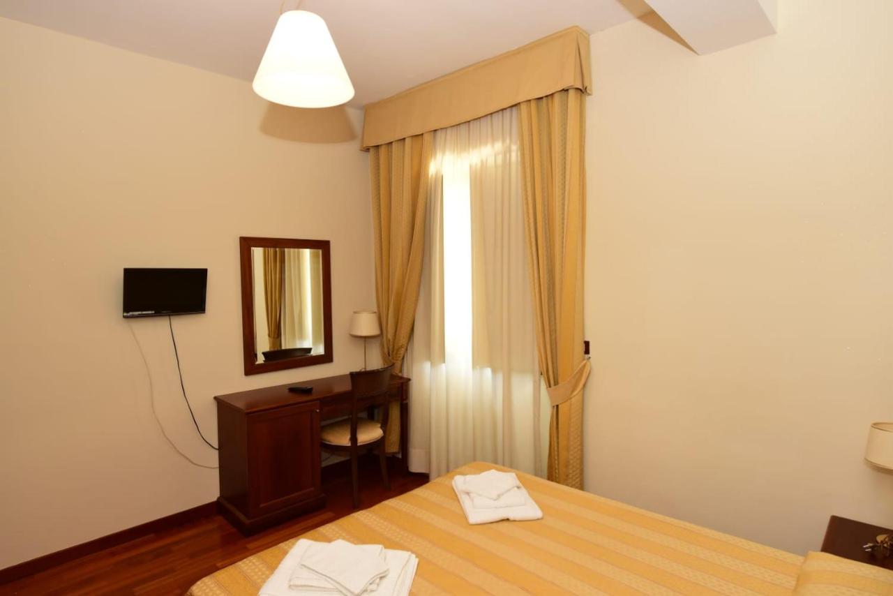 Albergo La Locanda Degli Apolidi อาตาเนลูกานา ภายนอก รูปภาพ
