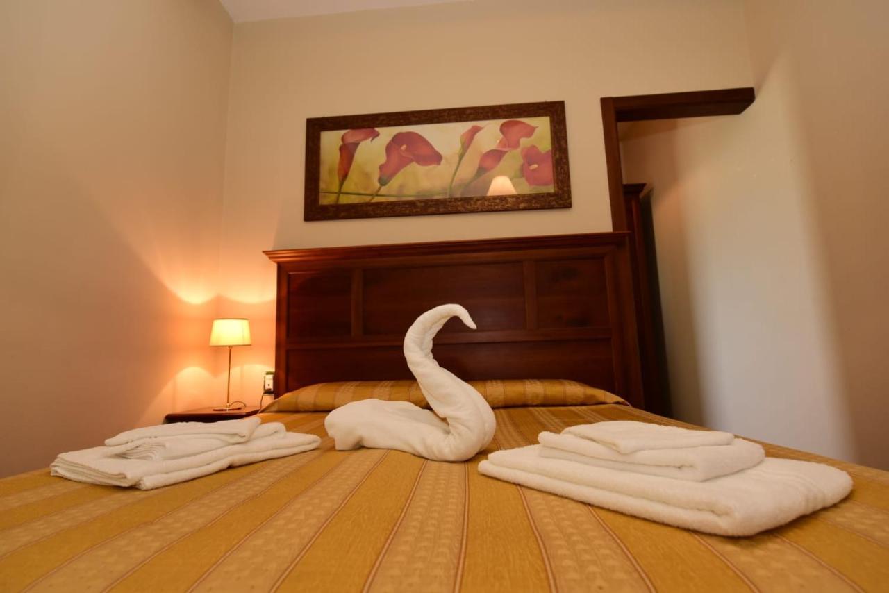 Albergo La Locanda Degli Apolidi อาตาเนลูกานา ภายนอก รูปภาพ